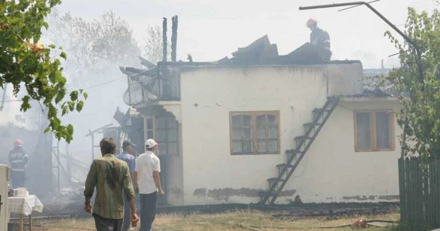 Incendiu în cartierul Pârvu Roșu din Costești, Argeș