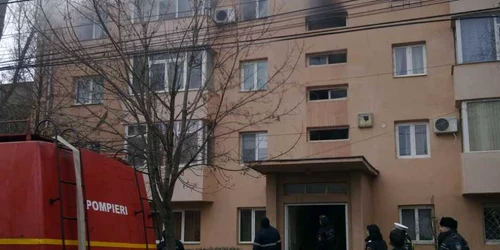 Pompierii au reușit să stingă incendiul în câteva minute. Foto arhivă