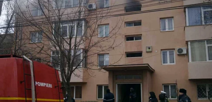 Pompierii au reușit să stingă incendiul în câteva minute. Foto arhivă