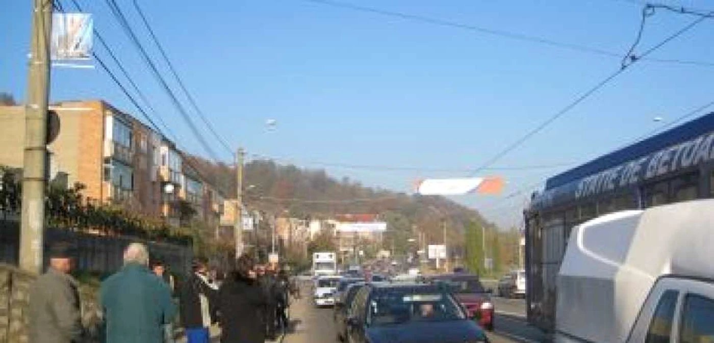 Reşiţa: Oraş rupt în două din cauza unui tramvai blocat