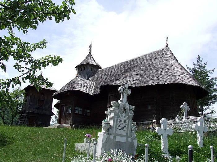 Biserica de lemn din Bucazu Ardelean SURSĂ wikipedia