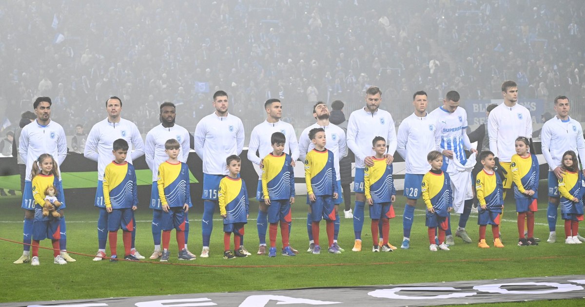 Fotbaliști și suporteri blocați pe Aeroportul Craiova