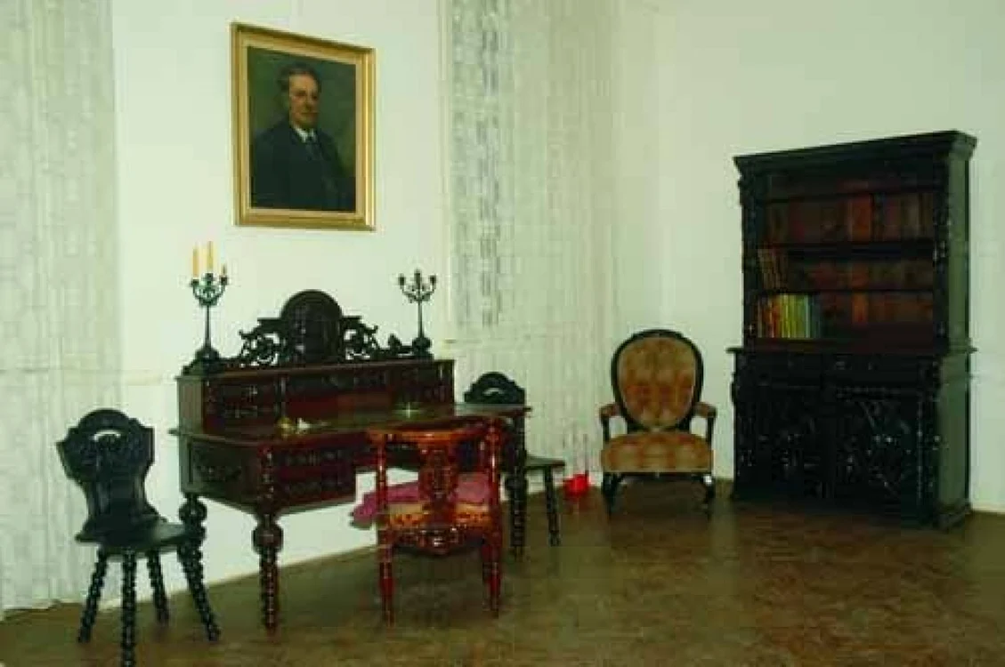 Muzeul
Memorial Ioan Slavici si Emil Montia