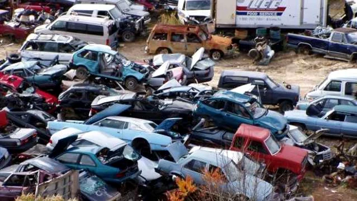 În 2012, în ţară erau înmatriculate 2,39 milioane de autoturisme mai vechi de 10 ani FOTO Adevărul