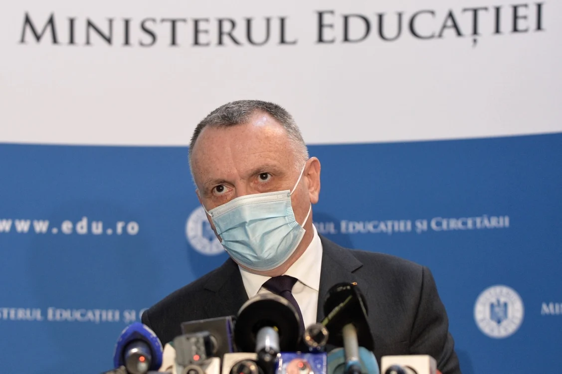 Ministerul a sesizat deja organele de cercetare penală cu privire la această situaţie, întrucât subiectele au  fost publicateînante de ora 15.00, ora stabilită de minister. Foto: Mediafax