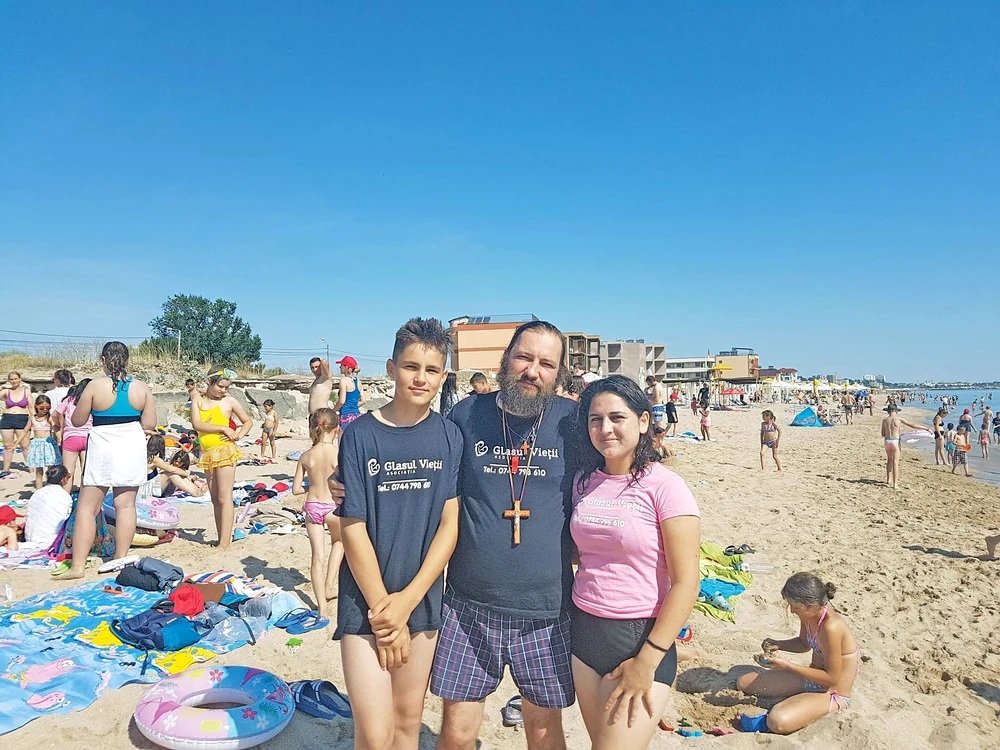Părintele Damaschin, împreună cu Ana Maria şi Ionuţ