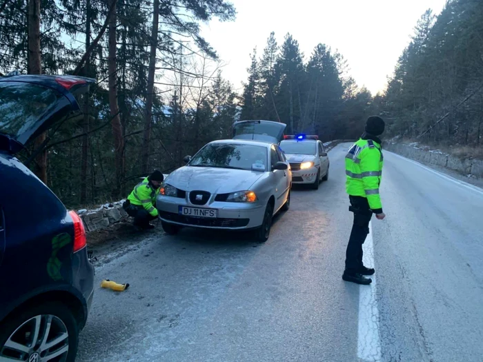 Problema de la maşina doljeanului a fost rezolvată de poliţişti FOTO ŞtiriNeamţ.ro