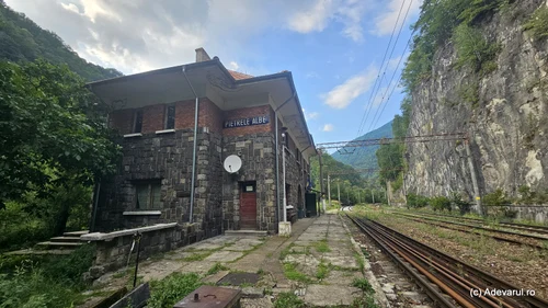 Calea ferată din Defileul Jiului Foto Daniel Guță ADEVĂRUL (7) jpg