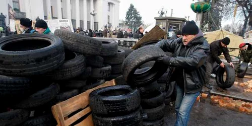 Sustinatori ai lui Mihail Saakasvili ridica baricade in fata Parlamentului ucrainean FOTO EPA-EFE