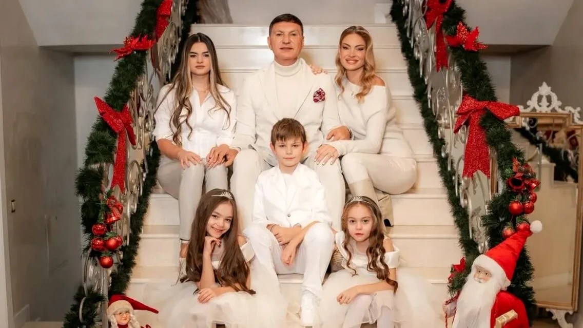 Familia Borcea, într-o ședință foto specială de Crăciun. Foto Instagram