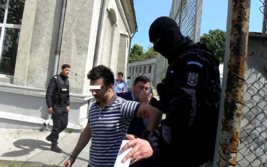 liceeni slatina droguri