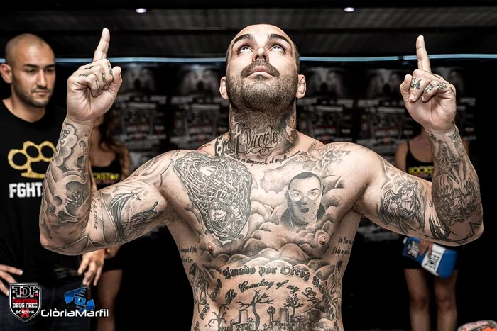 Trallero are 50 de tatuaje pe tot corpul