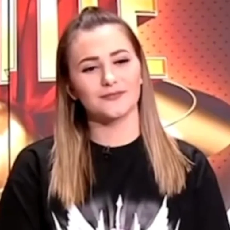 Tânăra care a fost nevoită să divorțeze a doua zi după divorț. 