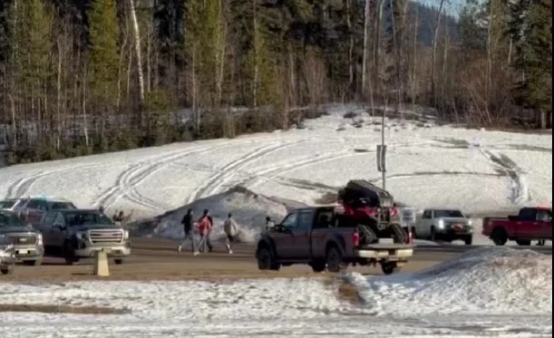 „O femeie îmbrăcată în rochie” ar fi comis atacul armat într-un liceu din Canada, soldat cu nouă morți și cel puțin 25 de răniți