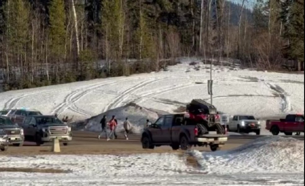 „O femeie îmbrăcată în rochie” ar fi comis atacul armat într-un liceu din Canada, soldat cu nouă morți și cel puțin 25 de răniți