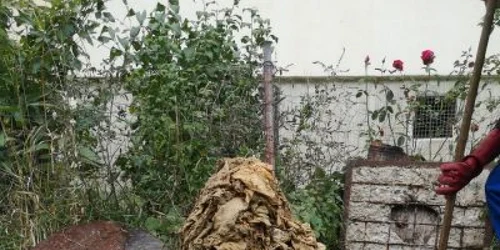 Canalizare înfundată cu şerveţele umede FOTO Compania Apa Braşov