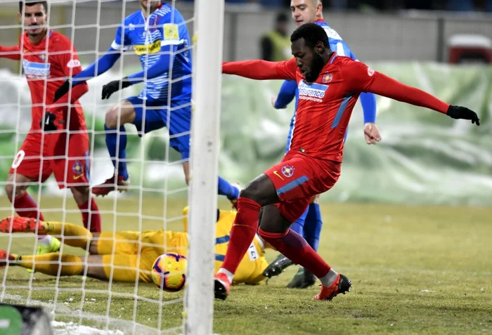 
    Harlem Gnohere a marcat primul gol pentru FCSBFoto: sportpictures.eu  