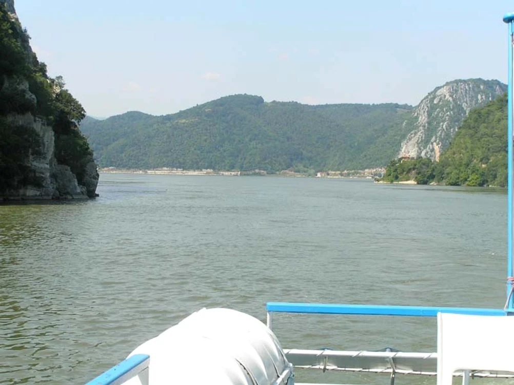 
    Croazieră pe Dunăre, la Cazane  