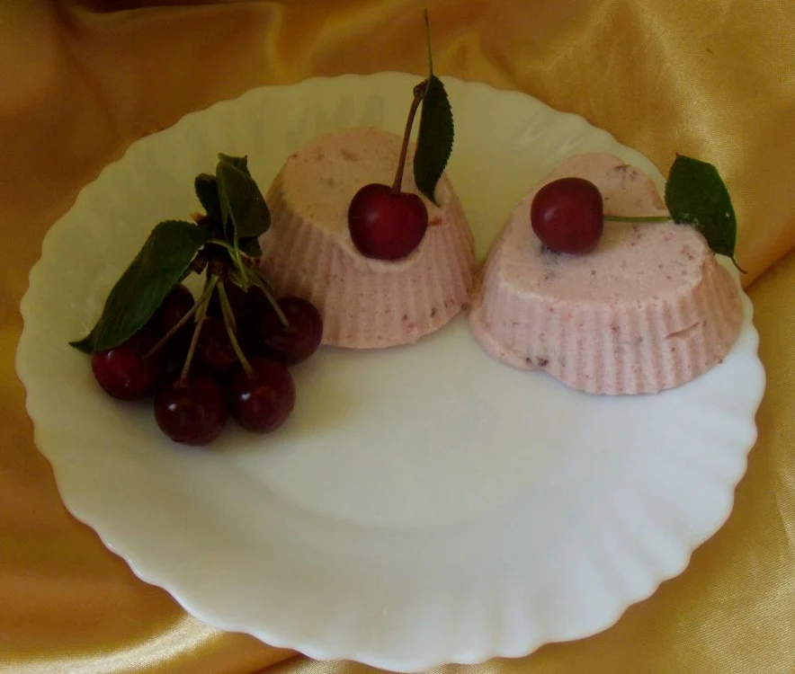 
    Îngheţată de cireşe  