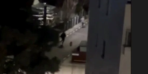 Prins în flagrant de polițiști când sustrăgea produse din easybox Foto Captură video jpg