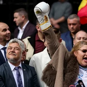 Diana Sosoaca isi depune candidatura pentru presedentia Romaniei cu manusi de box  Foto Inquam Photos Octav Ganea (5) jpg