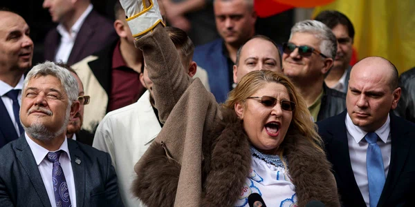 Diana Sosoaca isi depune candidatura pentru presedentia Romaniei cu manusi de box  Foto Inquam Photos Octav Ganea (5) jpg