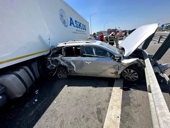 Accident la ieșirea de pe Autostrada Vestului / foto: ISU Timiș