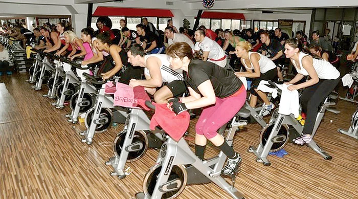 Vedeta face  mult spinning  ca să slăbească