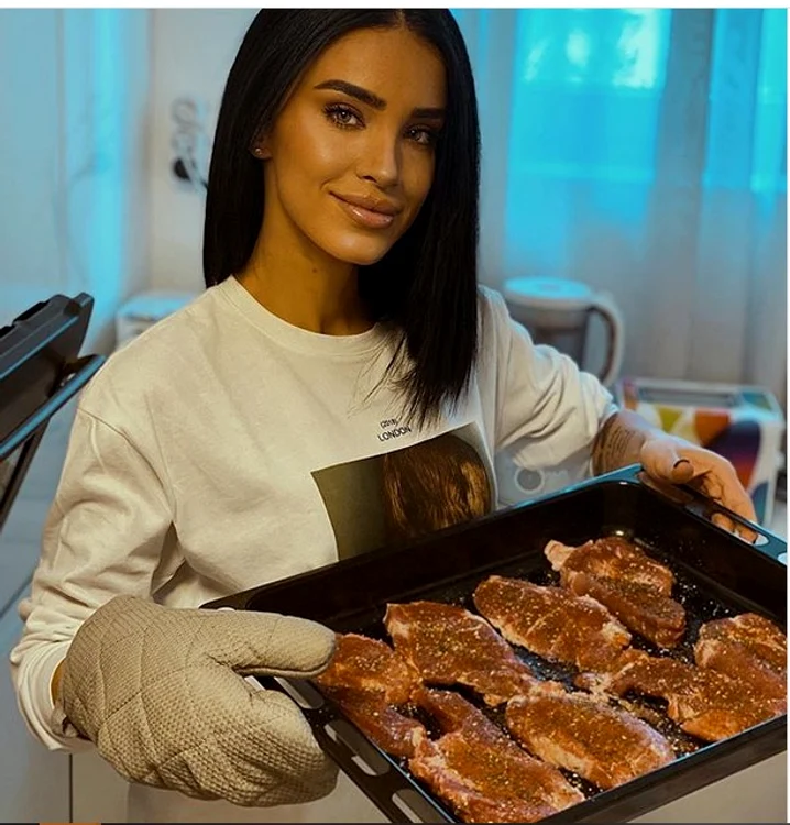 Adelina Pestrițu, frumușică și la cratiță