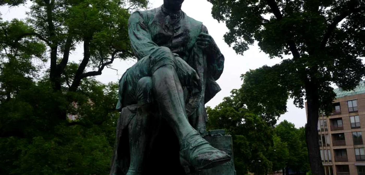 Statuia lui Scheele din Stockholm a fost realizată de arhitectul suedez John Börjeson. FOTO: commons.wikimedia.org