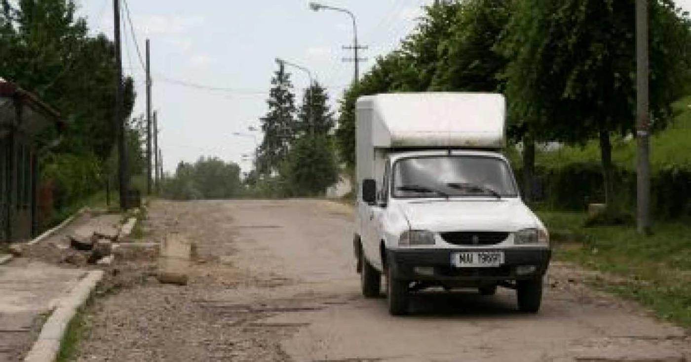 Suceava: La sfârşitul lunii va începe asfaltarea străzii Cernăuţi