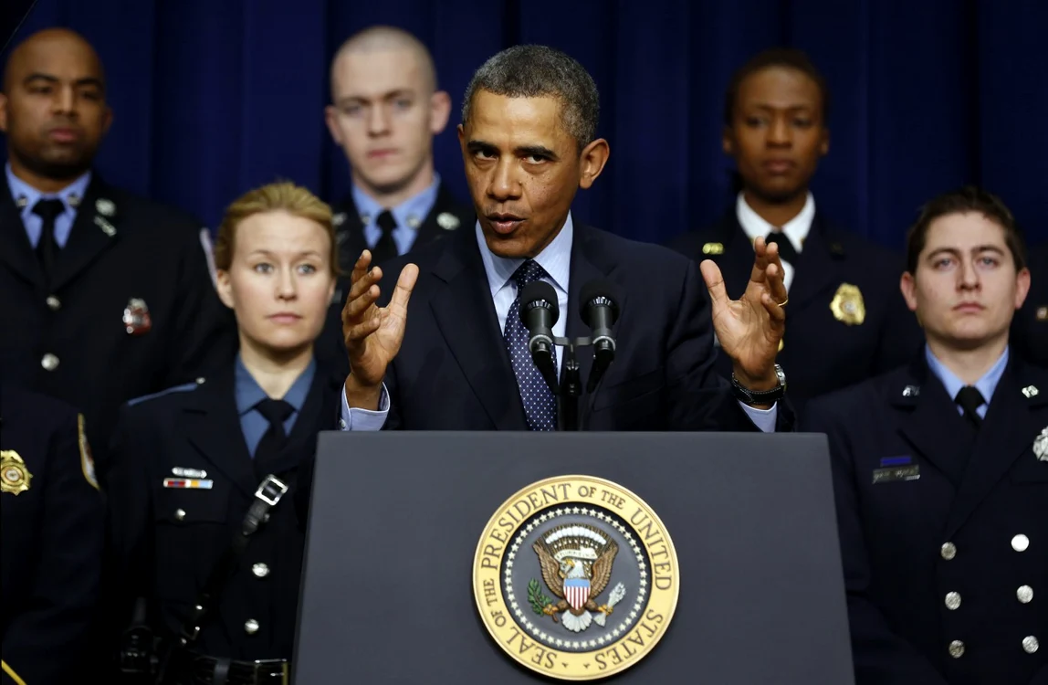 Barack Obama şi veteranii scapă cu salariile şi beneficiile netăiate. FOTO Reuters