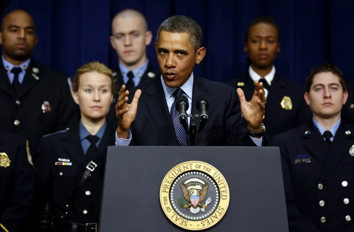 Barack Obama şi veteranii scapă cu salariile şi beneficiile netăiate. FOTO Reuters