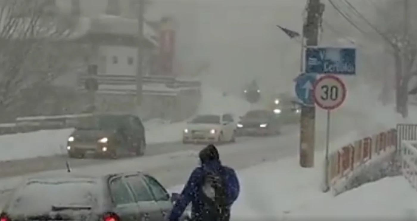Buşteniul acoperit de zăpadă, la final de martie. FOTO Arhivă Adevărul