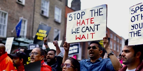 protest irlanda migranti rasism jpeg