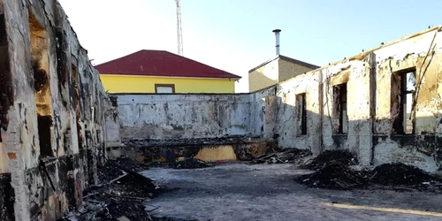 incendiu biblioteca osica de jos