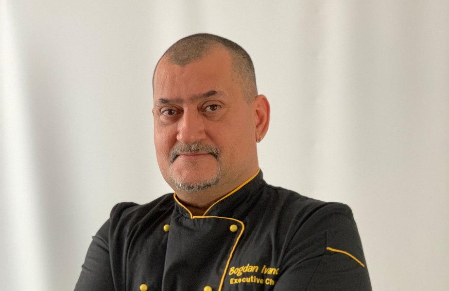 Chef bucătarul care inspiră maeștrii în arta culinară. Rețeta reinterpretată de storceag cu care face furori
