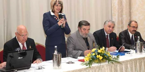 Martha Mocanu,preşedintele Fundaţiei Rotary România şi Republica Moldova, alături de guvernatorul Ioan Sbârciu şi viitorul guvernator Radu Popescu