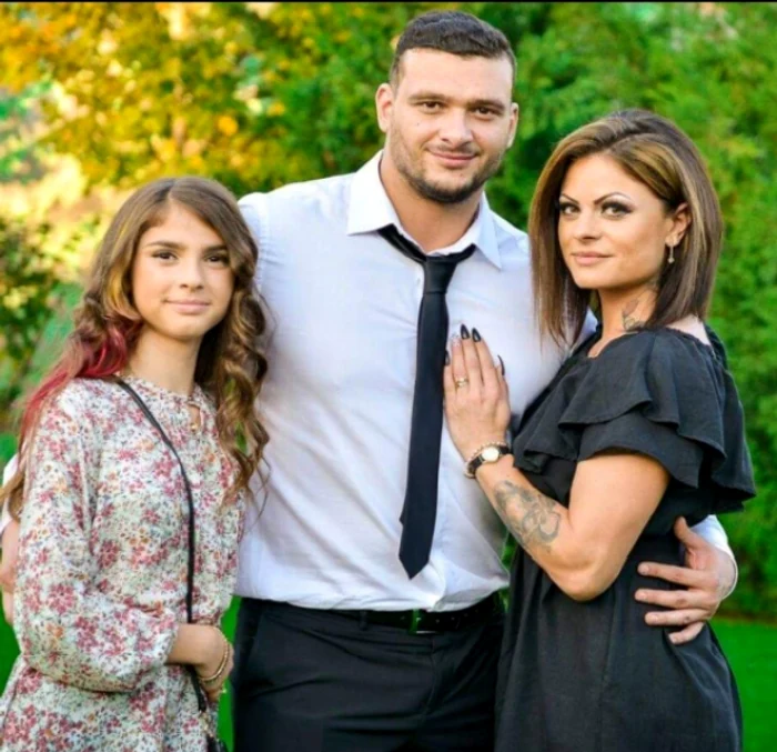 Ștefan și familia care i-a fost alături în fiecare clipă. Foto Facebook
