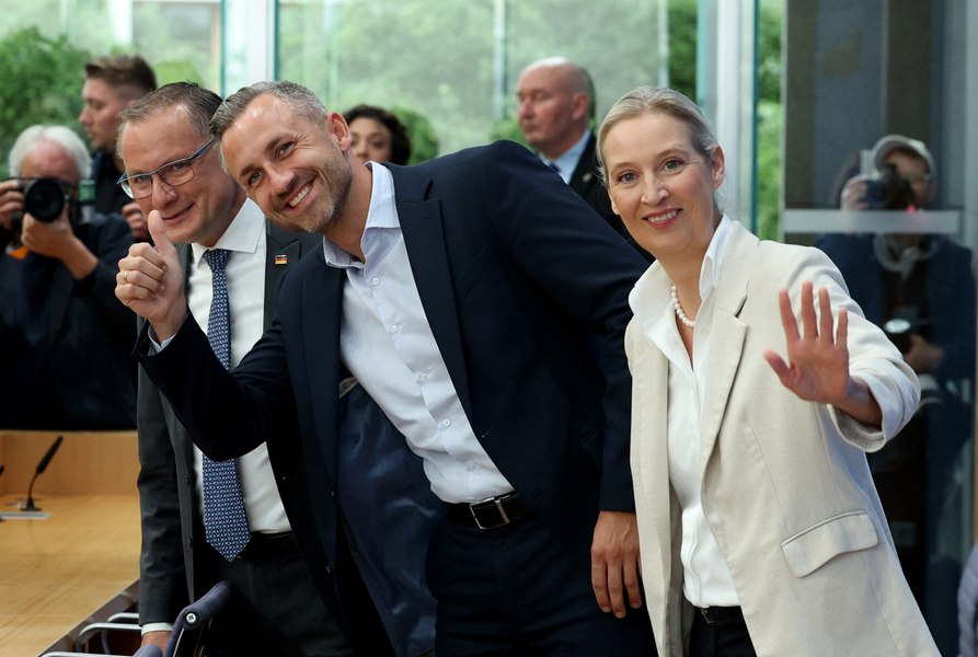 Deportări în masă și școli separate pentru refugiați: cum vrea extrema dreaptă din AfD să schimbe Germania