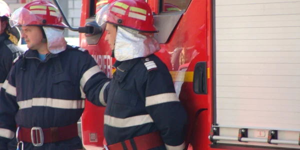 Pompierii au limitat pagubele