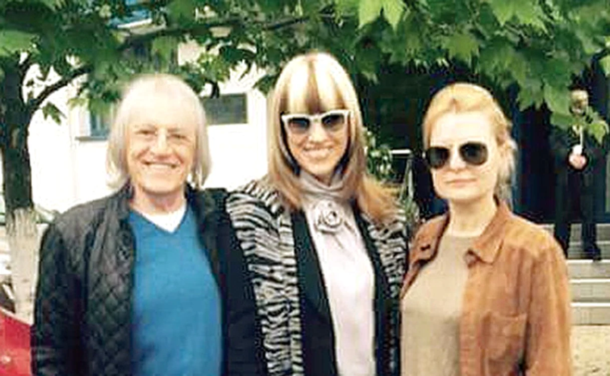 Mihai, alături de Mihaela (fosta nevastă) şi de Simona, logodnica lui
