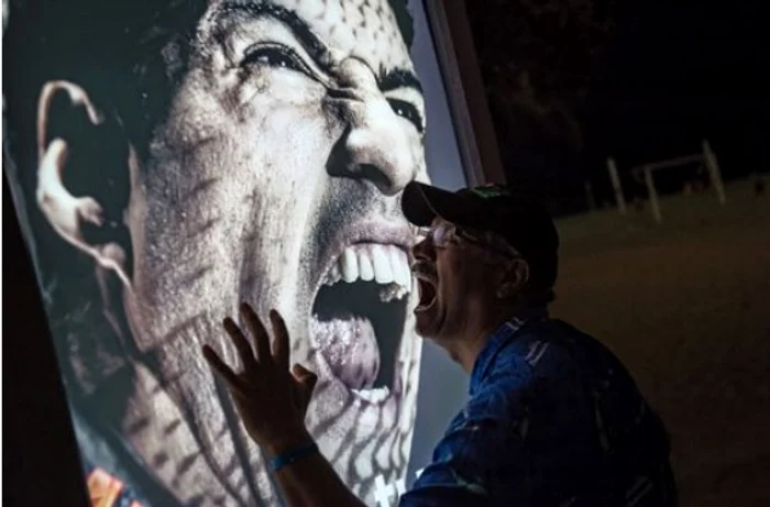 
    Fanii au facut poze cu canibalul SuarezReuters  