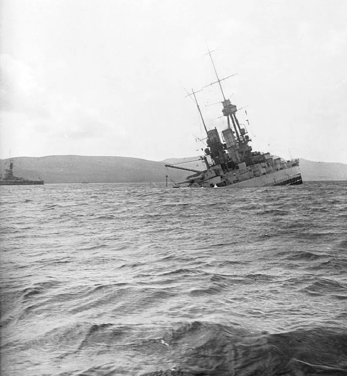 Scufundarea navei germane Bayern (© Royal Navy)