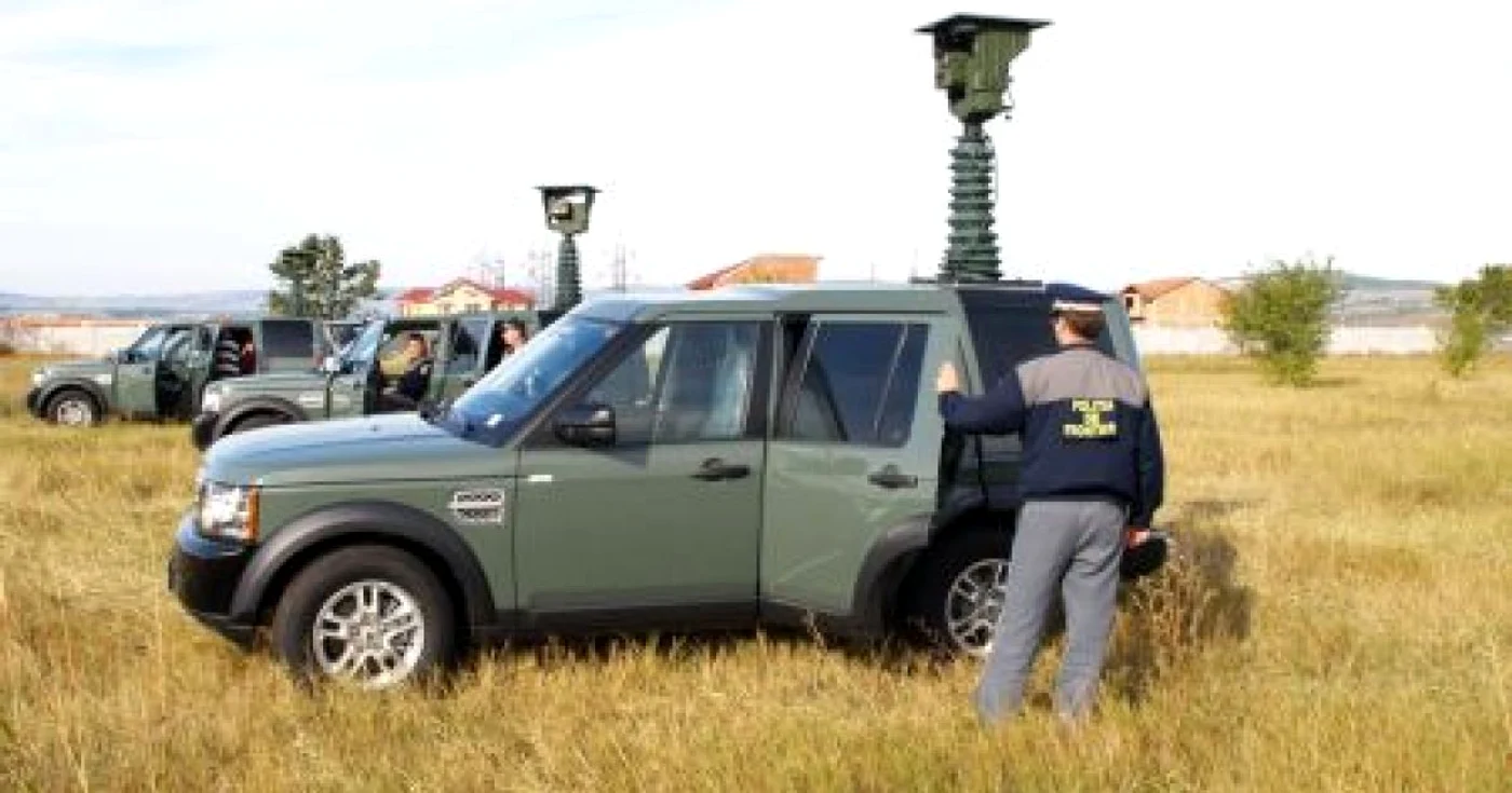 Distanţa de recunoaştere a ţintelor umane este de 5,5 km, precizia de măsurare fiind de 5 metri