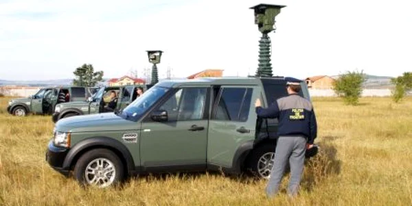 Distanţa de recunoaştere a ţintelor umane este de 5,5 km, precizia de măsurare fiind de 5 metri