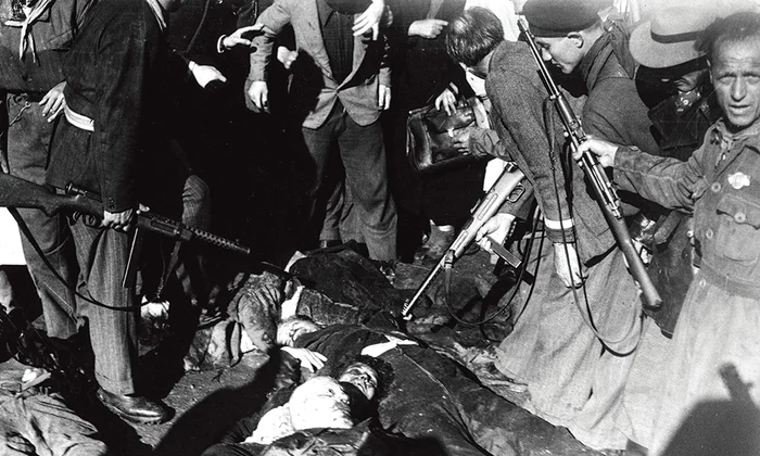 Calendar 28 aprilie: 1945   Benito Mussolini și amanta sa au fost capturați și executați de partizanii comuniști italieni jpeg