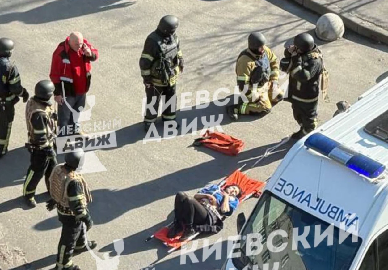 Scandal în Ucraina după atacul armat de la Kiev. Doi polițiști, suspendați din cauză că au fugit, șeful Poliției de Patrulare demisionează