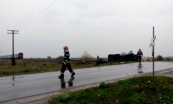 Operațiunea se va desfășura după ce se va realiza transvazarea lichidului GPL din cisterna răsturnată într-o alta cisternă