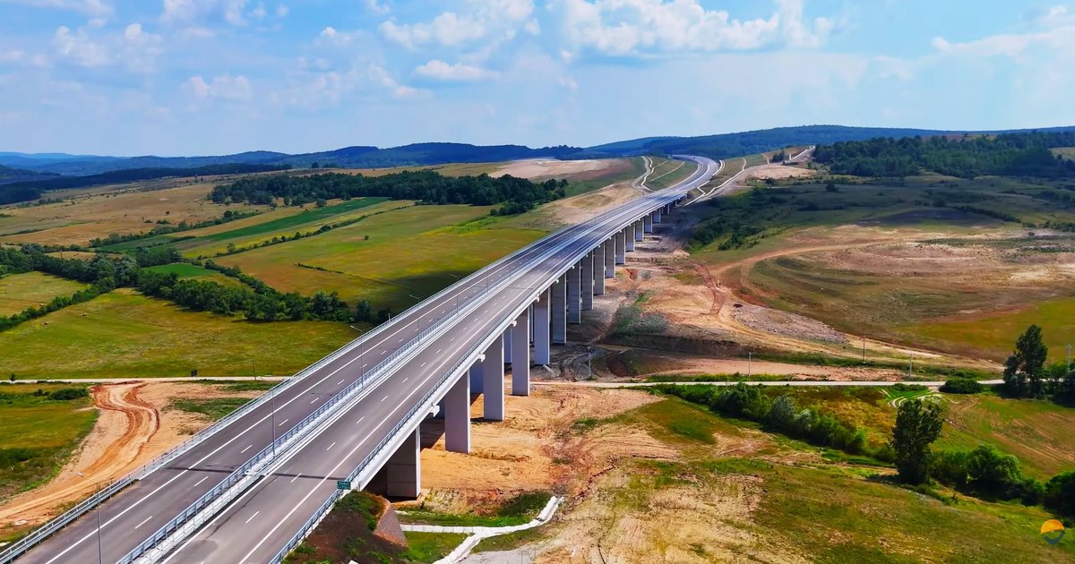Luni de foc pe șantierele de drumuri. România poate încheia 2026 cu 190 km noi de autostradă, sub ținta autorităților: „Ratarea cea mai notabilă este A7”